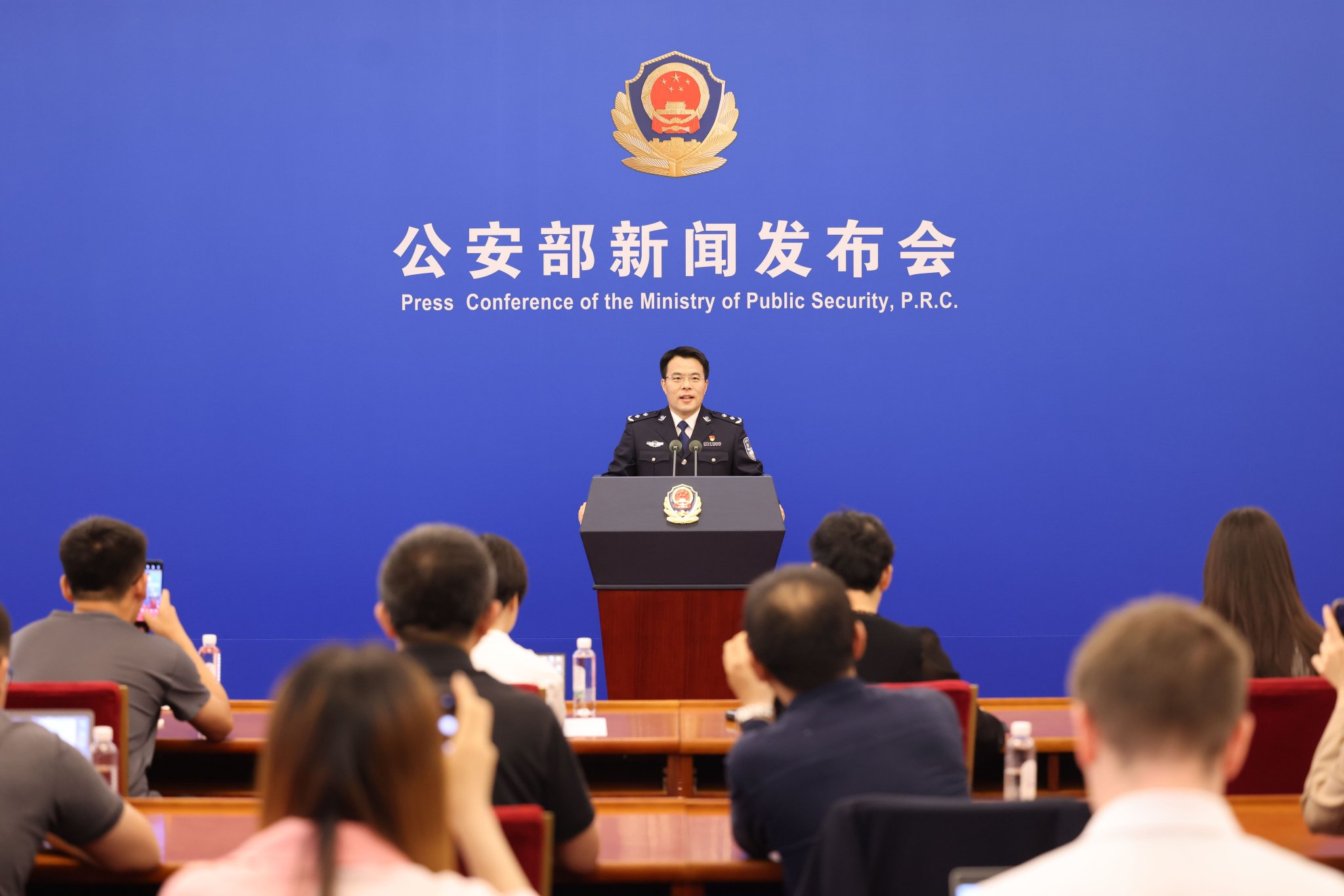 发现被骗后的“黄金半小时”，我该如何紧急冻结账户和挂失银行卡？